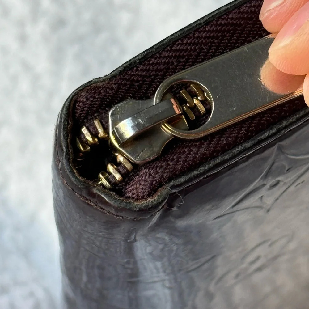 AUTHENTIC Burgundy Vernis Zippy Louis Vuitton Wallet - Picture 4 of 16